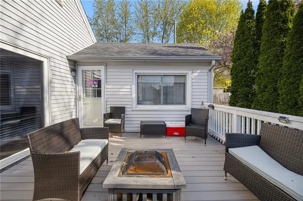 39 Meadow Avenue Cranston RI 02920