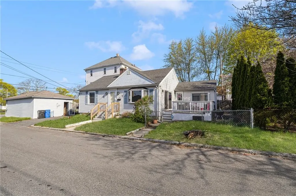 39 Meadow Avenue Cranston RI 02920