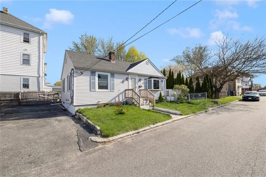 39 Meadow Avenue Cranston RI 02920