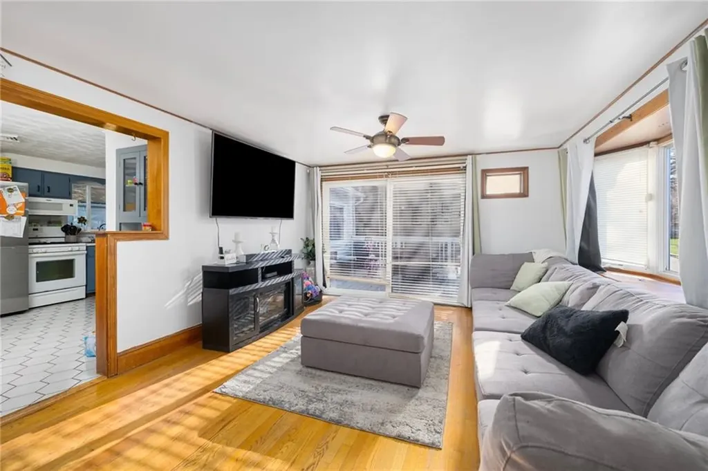 39 Meadow Avenue Cranston RI 02920