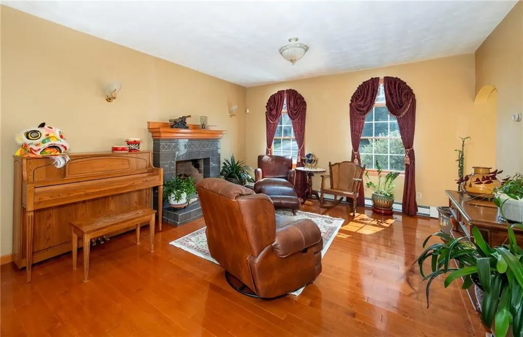 39 South Eagle Nest Drive Lincoln RI 02865