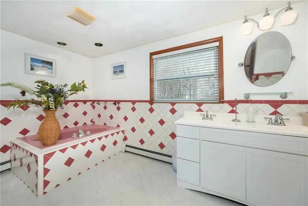 39 South Eagle Nest Drive Lincoln RI 02865