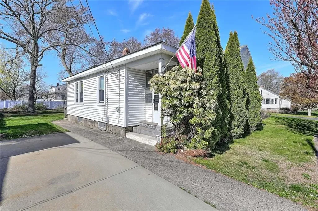 37 Austin Avenue East Providence RI 02914