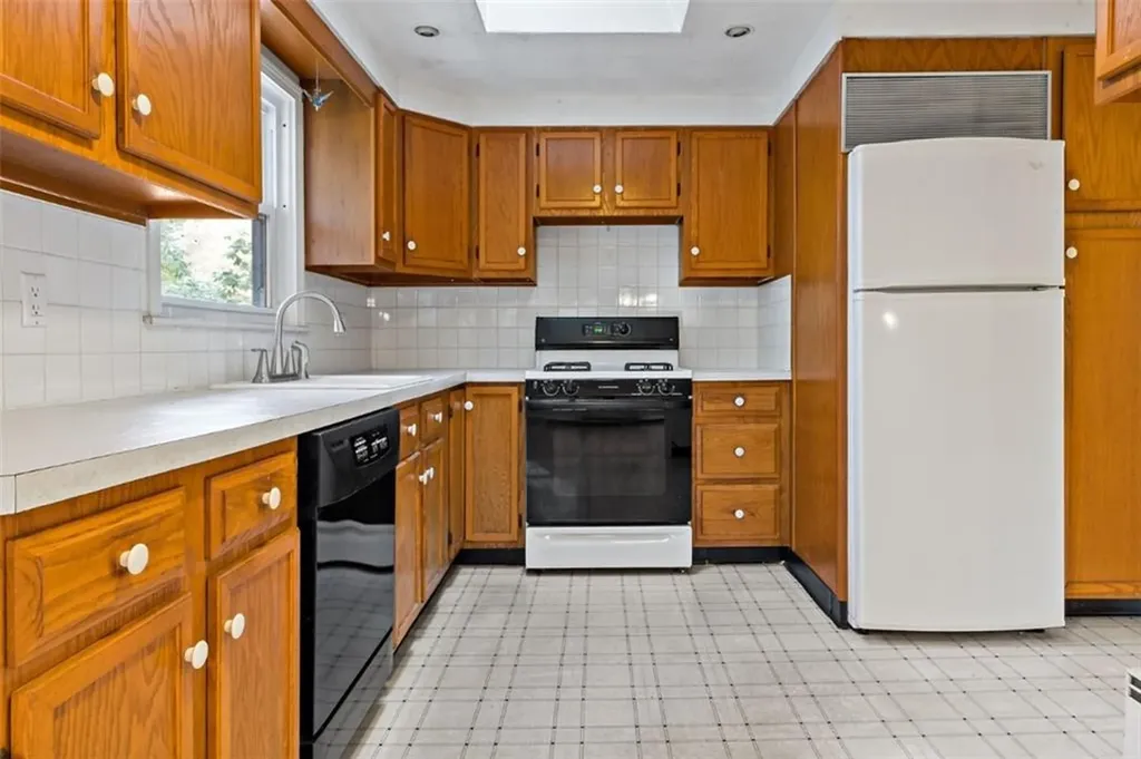 746 Love Lane Warwick RI 02818