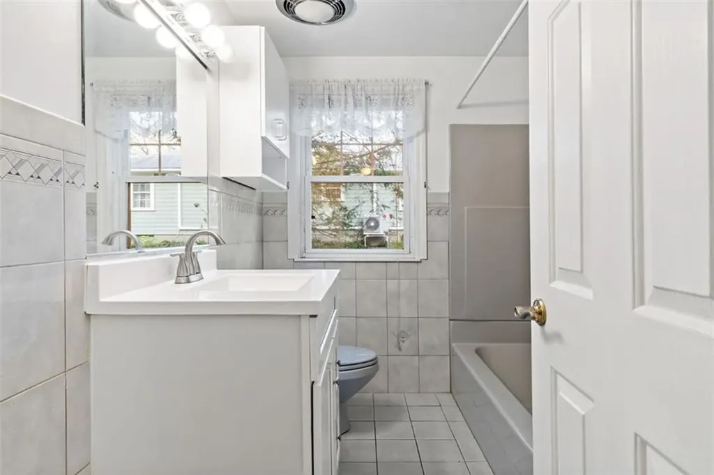 746 Love Lane Warwick RI 02818