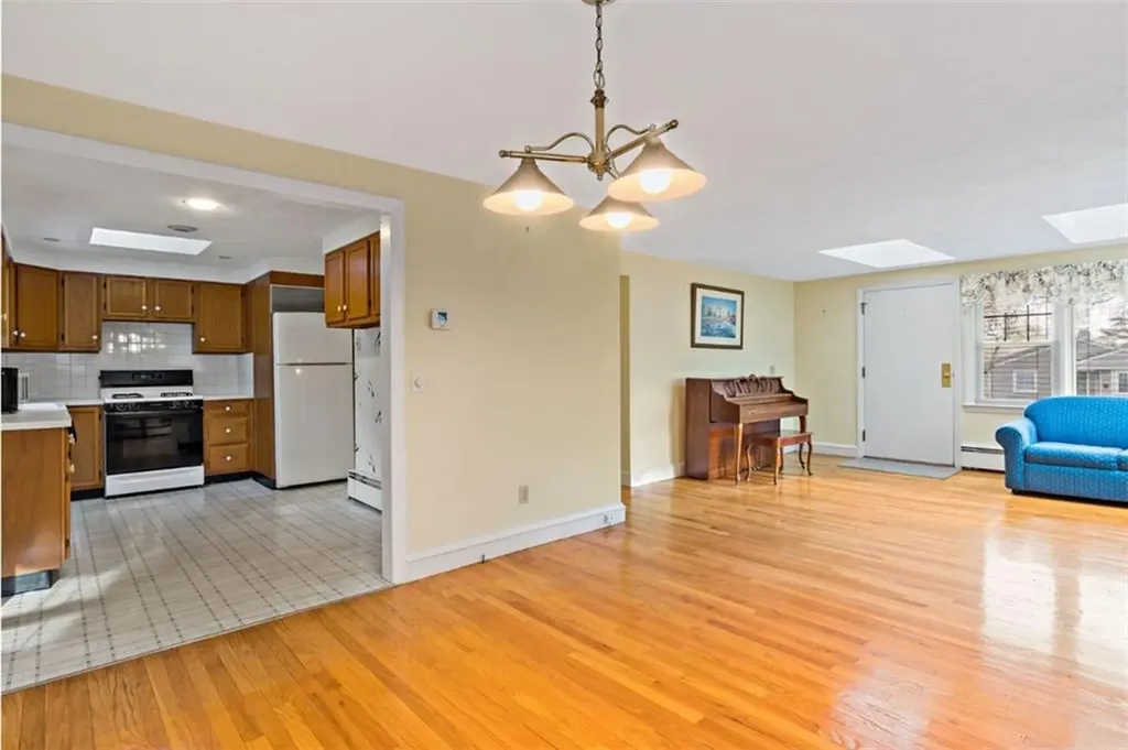 746 Love Lane Warwick RI 02818