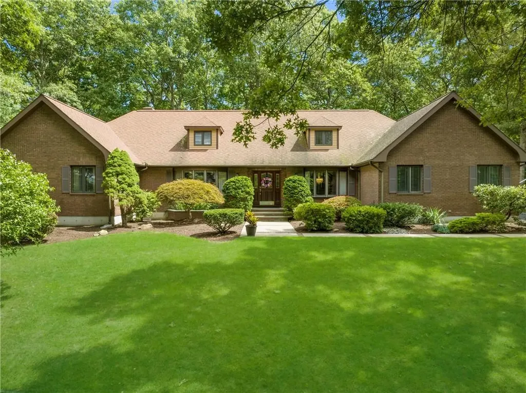 10 Oak Hill Drive Lincoln RI 02865