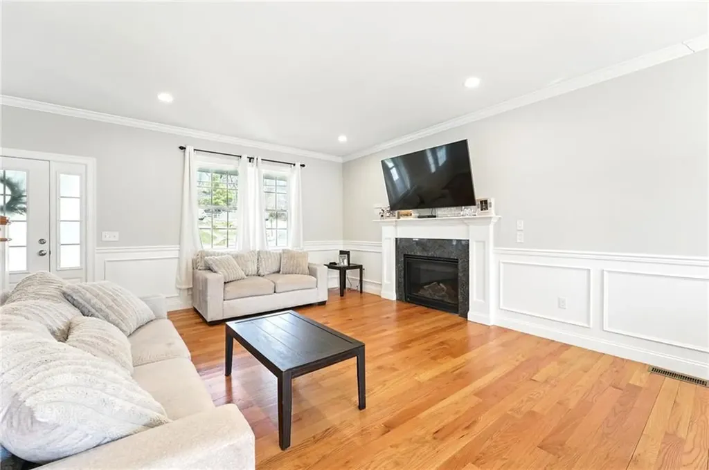 132 Cobble Hill Road Lincoln RI 02865