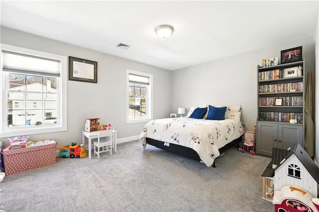 132 Cobble Hill Road Lincoln RI 02865