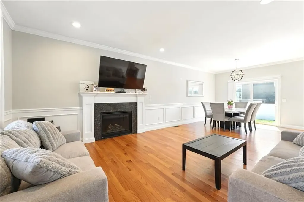 132 Cobble Hill Road Lincoln RI 02865