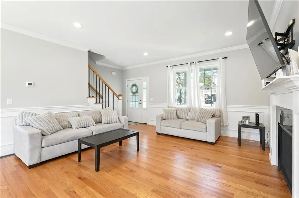 132 Cobble Hill Road Lincoln RI 02865