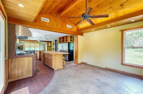 27 North Road Hopkinton RI 02833