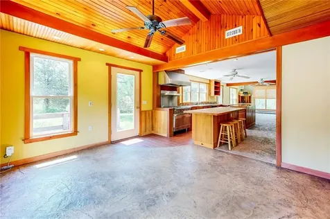 27 North Road Hopkinton RI 02833