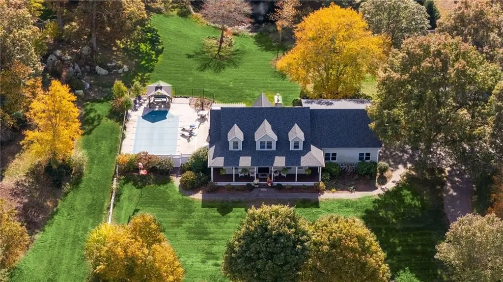11 Pequot Lane Hopkinton RI 02804