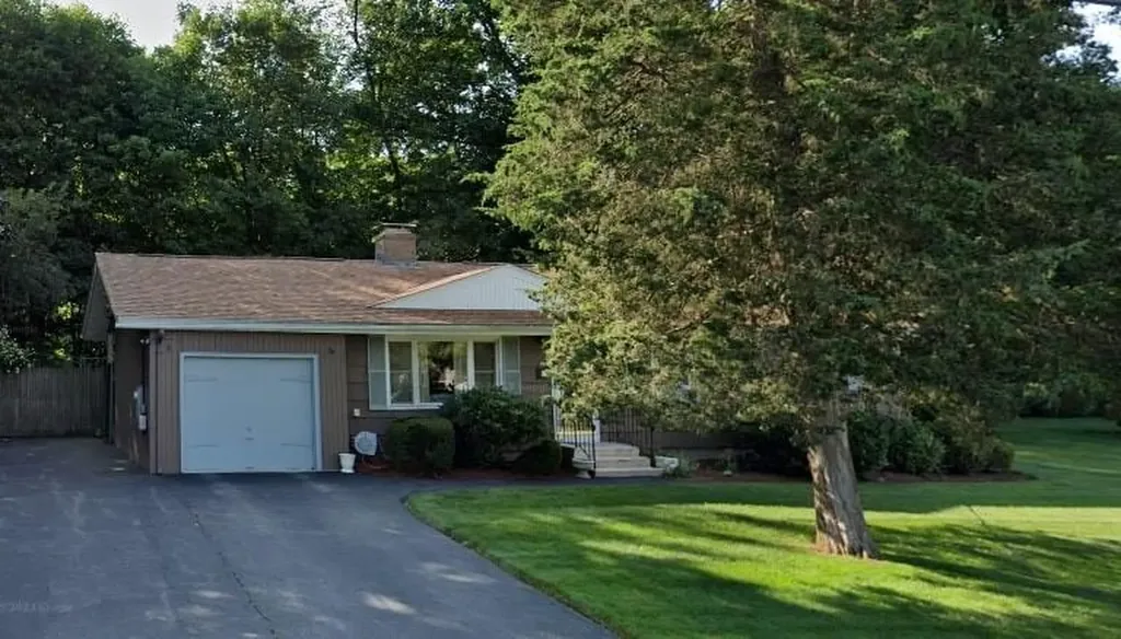 74 Roosevelt Road Cumberland RI 02864