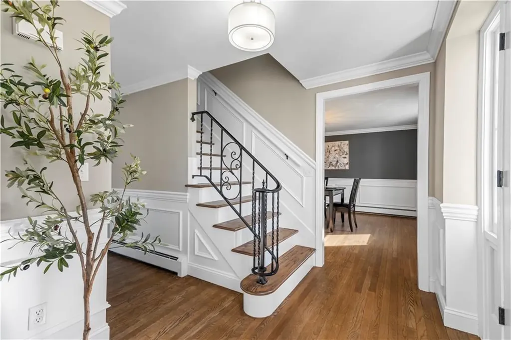 594 Algonquin Drive Warwick RI 02888