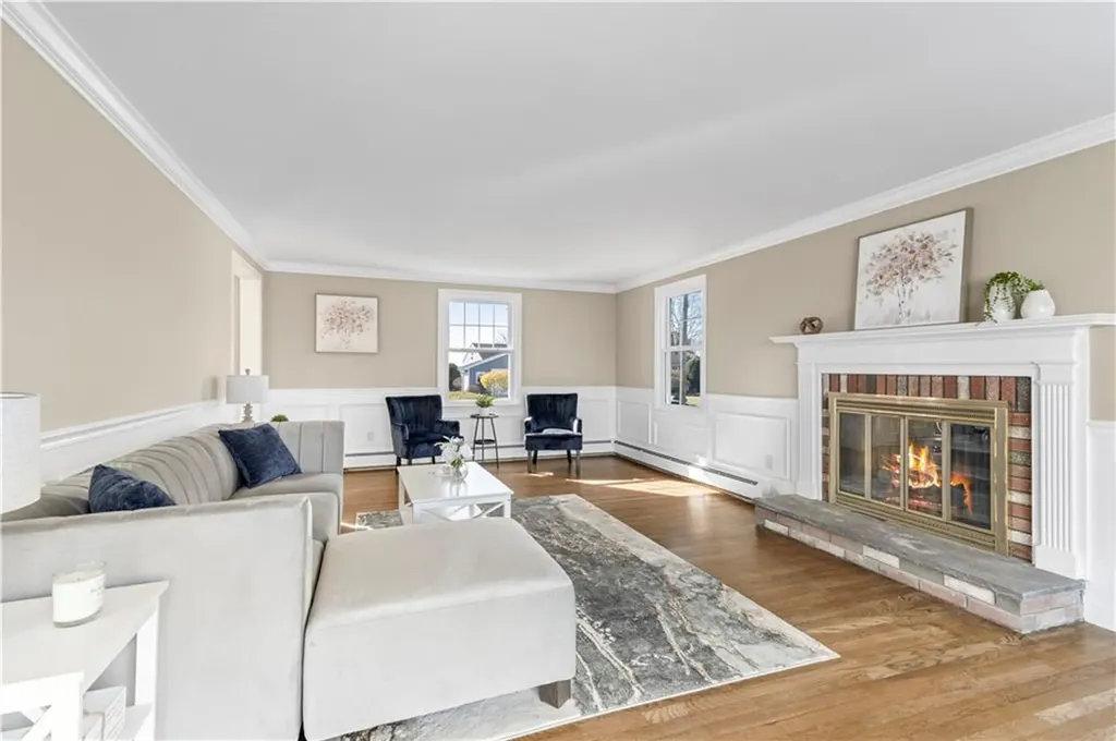 594 Algonquin Drive Warwick RI 02888