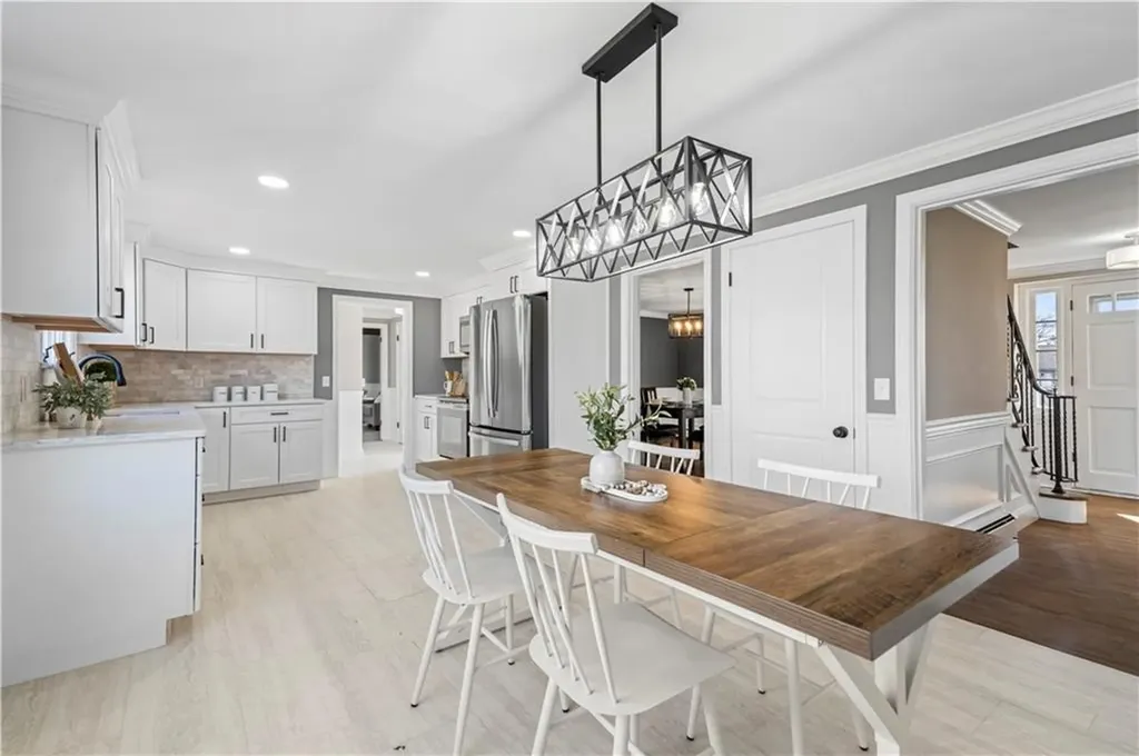594 Algonquin Drive Warwick RI 02888