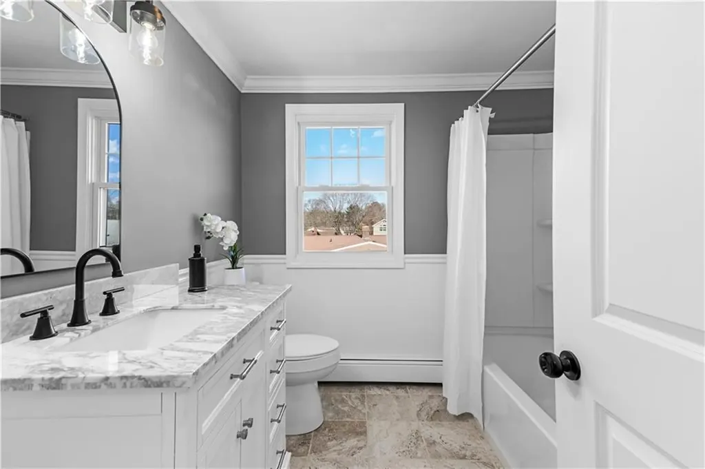 594 Algonquin Drive Warwick RI 02888