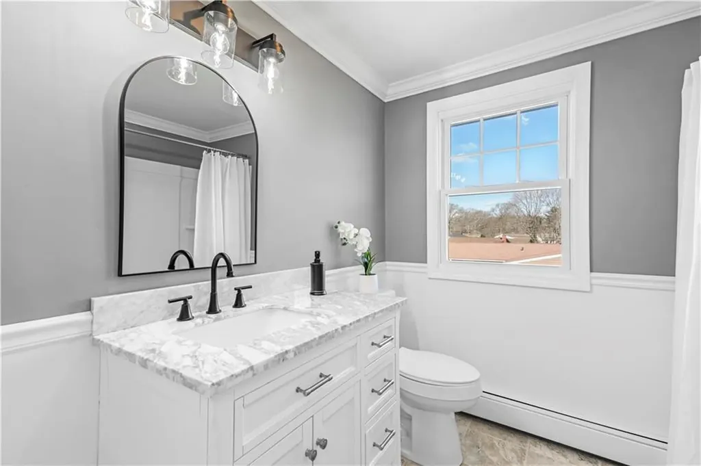 594 Algonquin Drive Warwick RI 02888