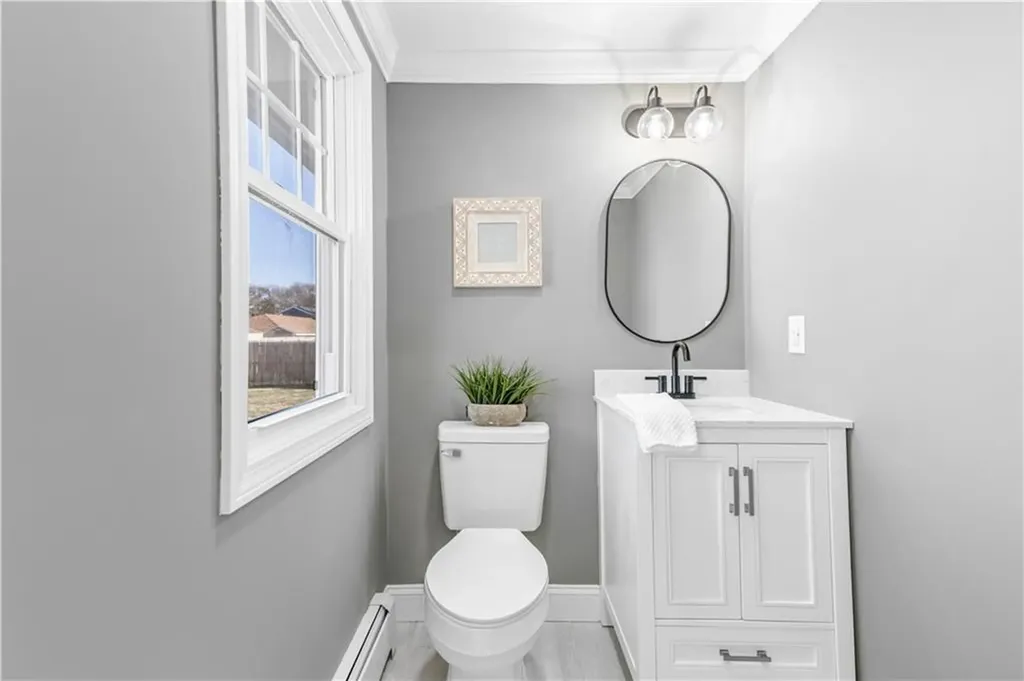 594 Algonquin Drive Warwick RI 02888