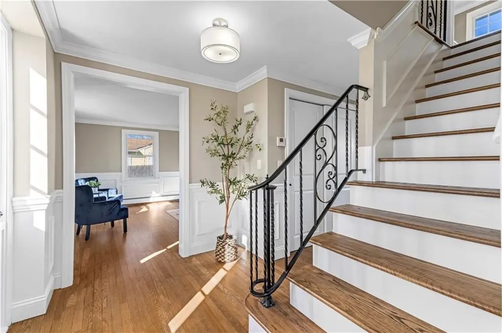 594 Algonquin Drive Warwick RI 02888