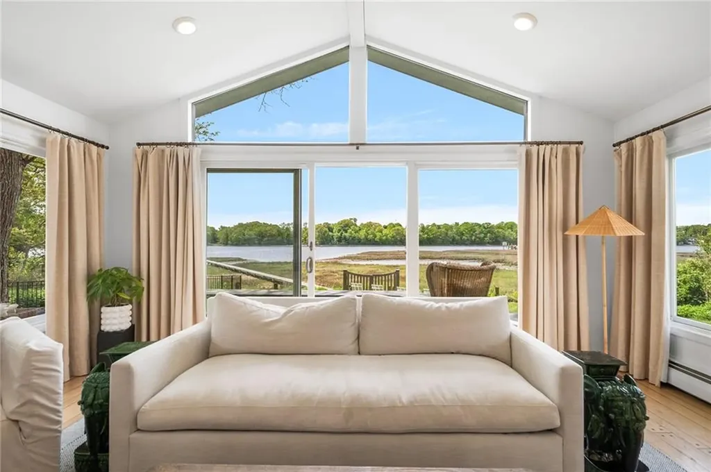 45 Meadowbrook Drive Barrington RI 02806