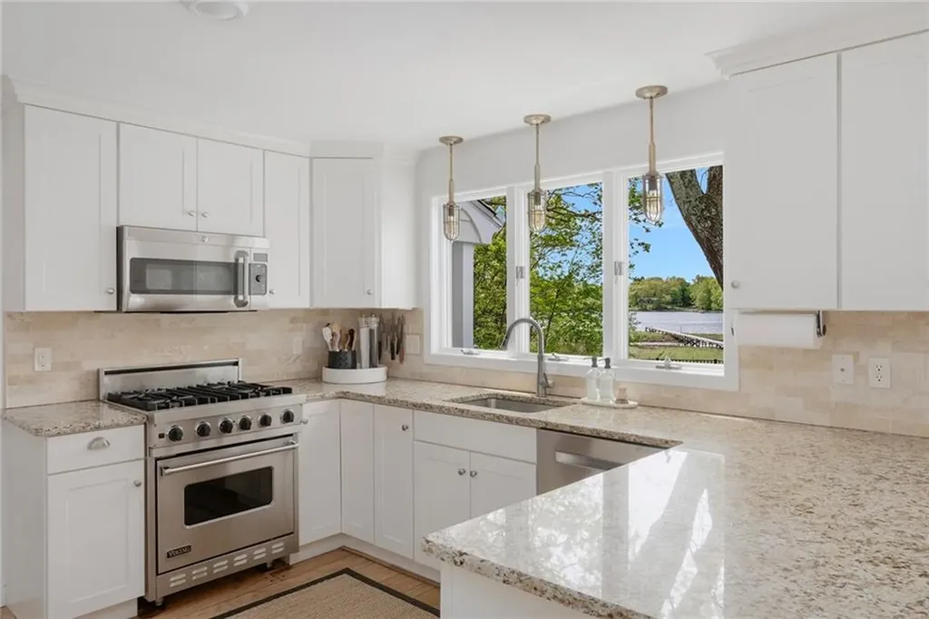 45 Meadowbrook Drive Barrington RI 02806