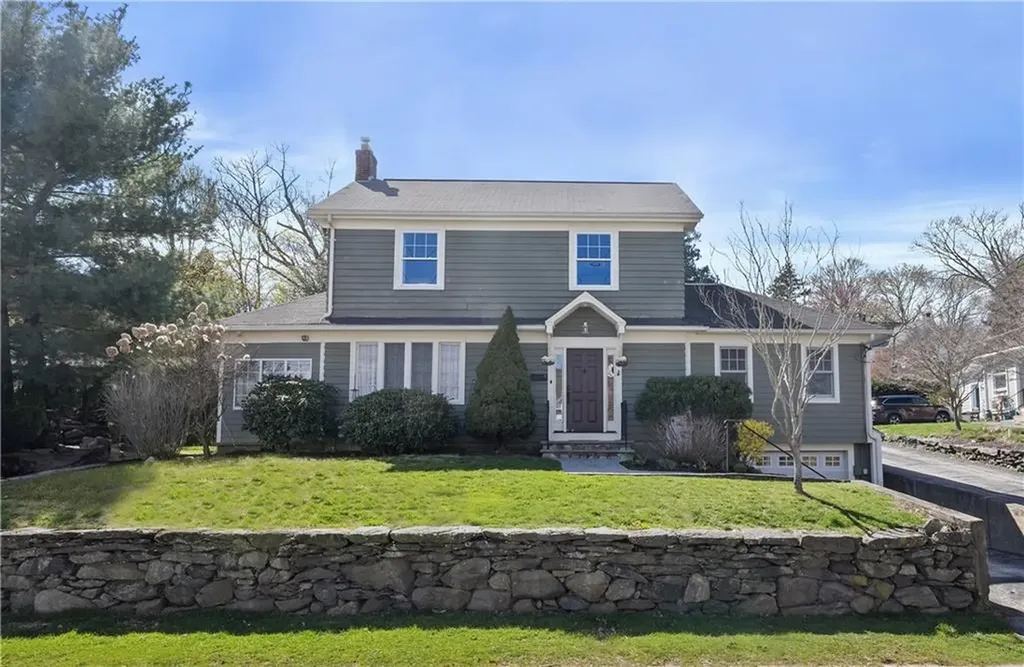 21 Hall Street Warwick RI 02818