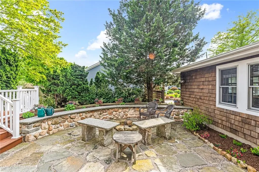 286 Kingstown Road Narragansett RI 02882