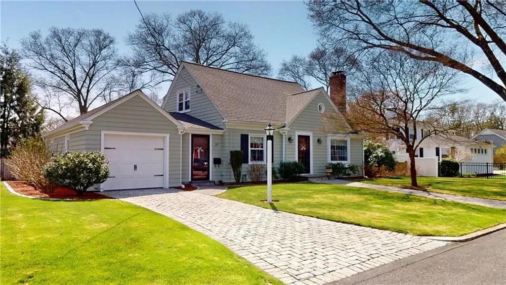 27 Narragansett Avenue Pawtucket RI 02861