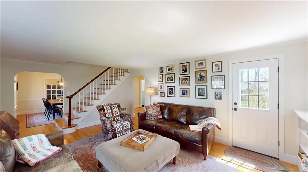 27 Narragansett Avenue Pawtucket RI 02861