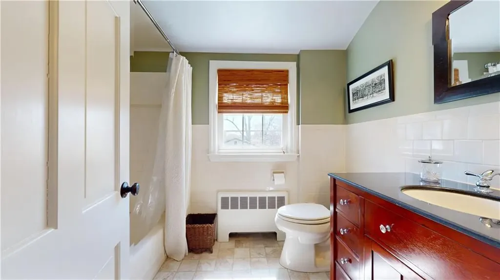 27 Narragansett Avenue Pawtucket RI 02861