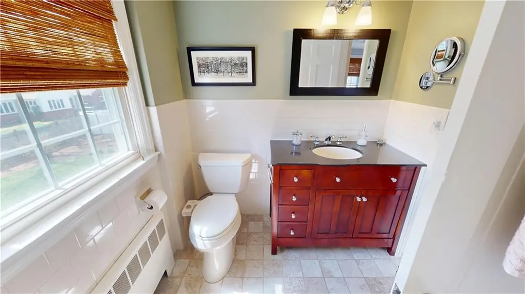 27 Narragansett Avenue Pawtucket RI 02861