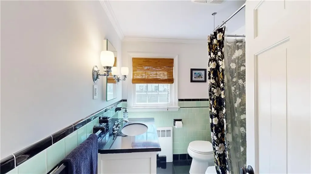 27 Narragansett Avenue Pawtucket RI 02861