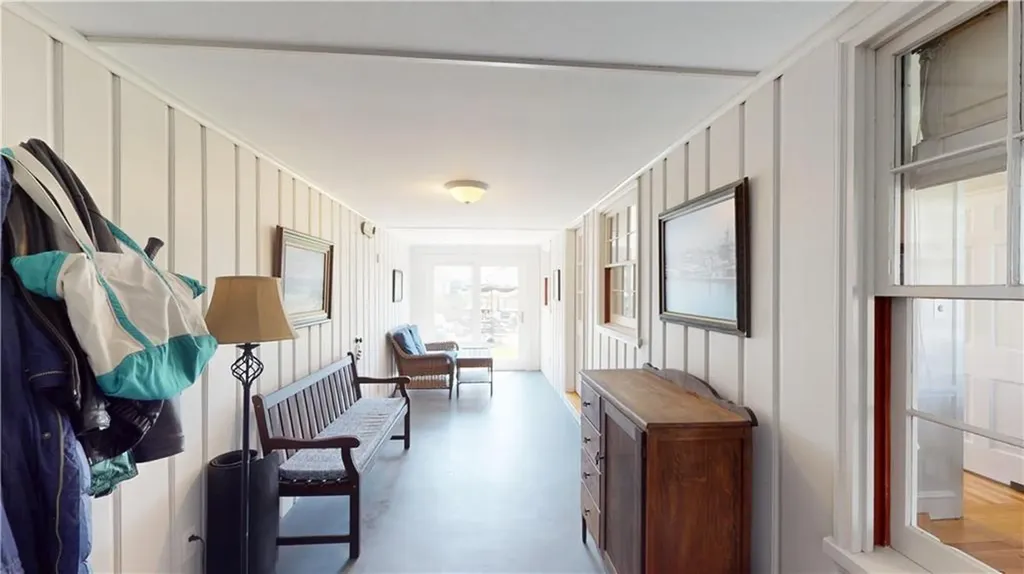 27 Narragansett Avenue Pawtucket RI 02861