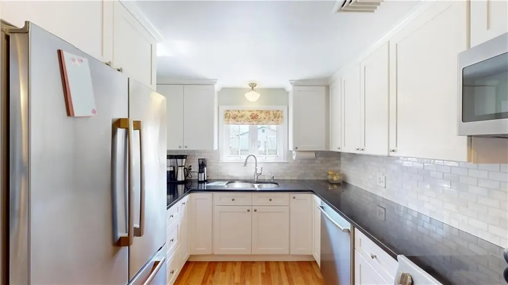 27 Narragansett Avenue Pawtucket RI 02861