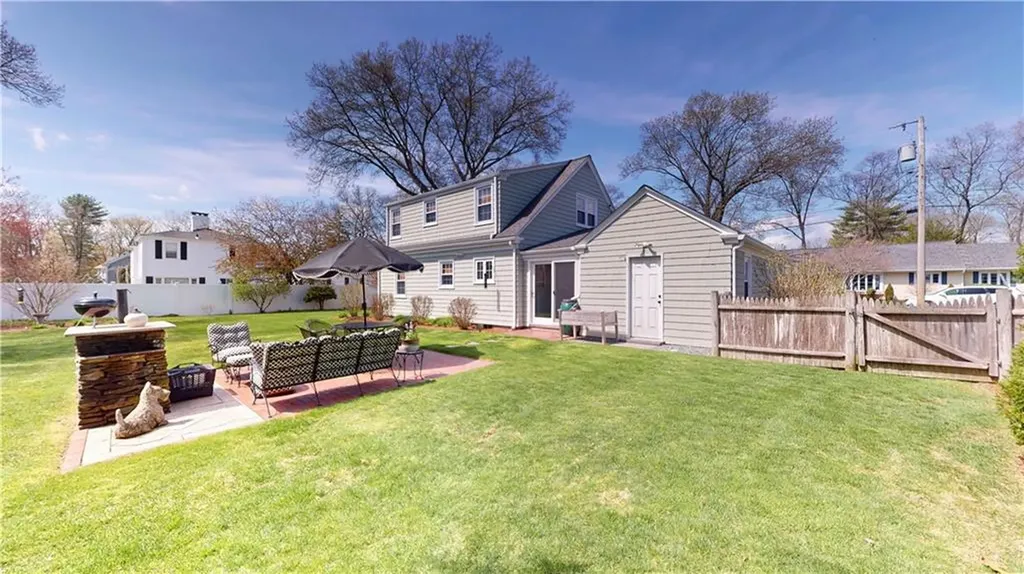 27 Narragansett Avenue Pawtucket RI 02861