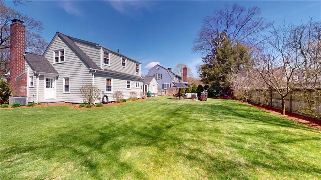 27 Narragansett Avenue Pawtucket RI 02861