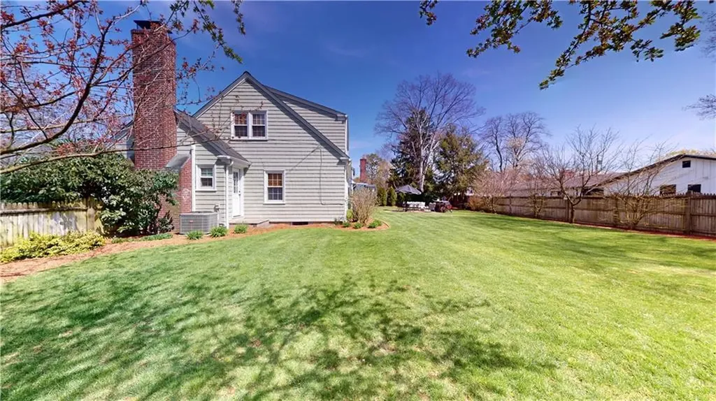 27 Narragansett Avenue Pawtucket RI 02861