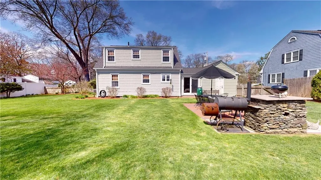 27 Narragansett Avenue Pawtucket RI 02861