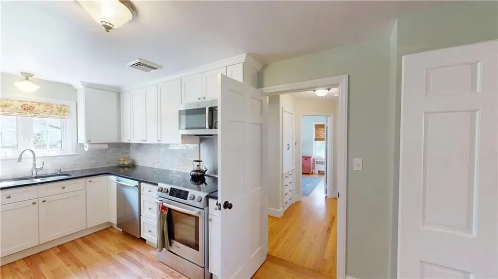 27 Narragansett Avenue Pawtucket RI 02861