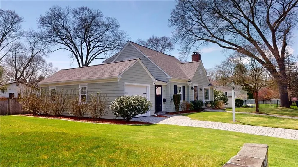 27 Narragansett Avenue Pawtucket RI 02861