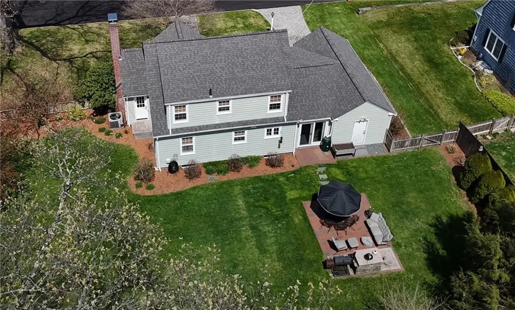 27 Narragansett Avenue Pawtucket RI 02861