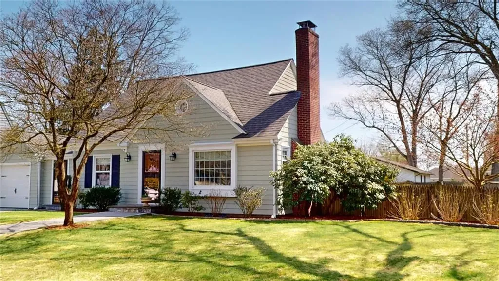 27 Narragansett Avenue Pawtucket RI 02861