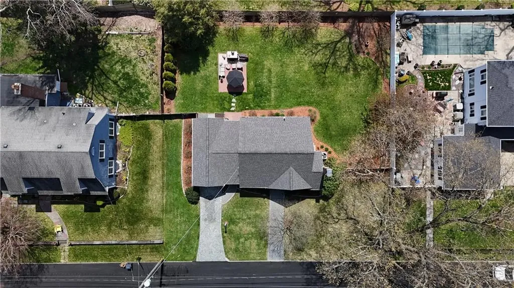 27 Narragansett Avenue Pawtucket RI 02861