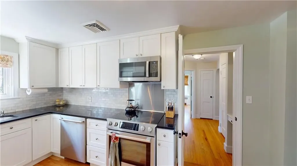 27 Narragansett Avenue Pawtucket RI 02861