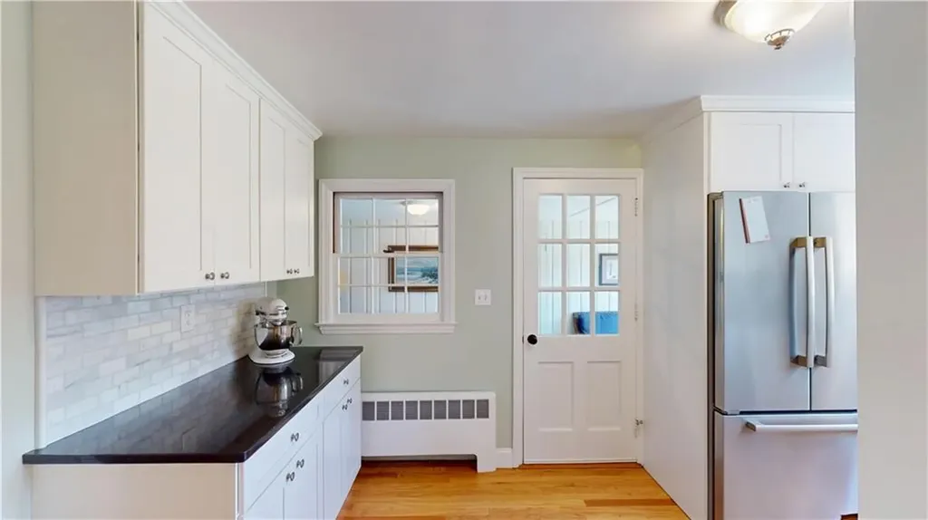 27 Narragansett Avenue Pawtucket RI 02861