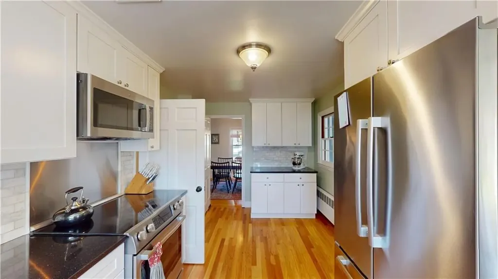 27 Narragansett Avenue Pawtucket RI 02861