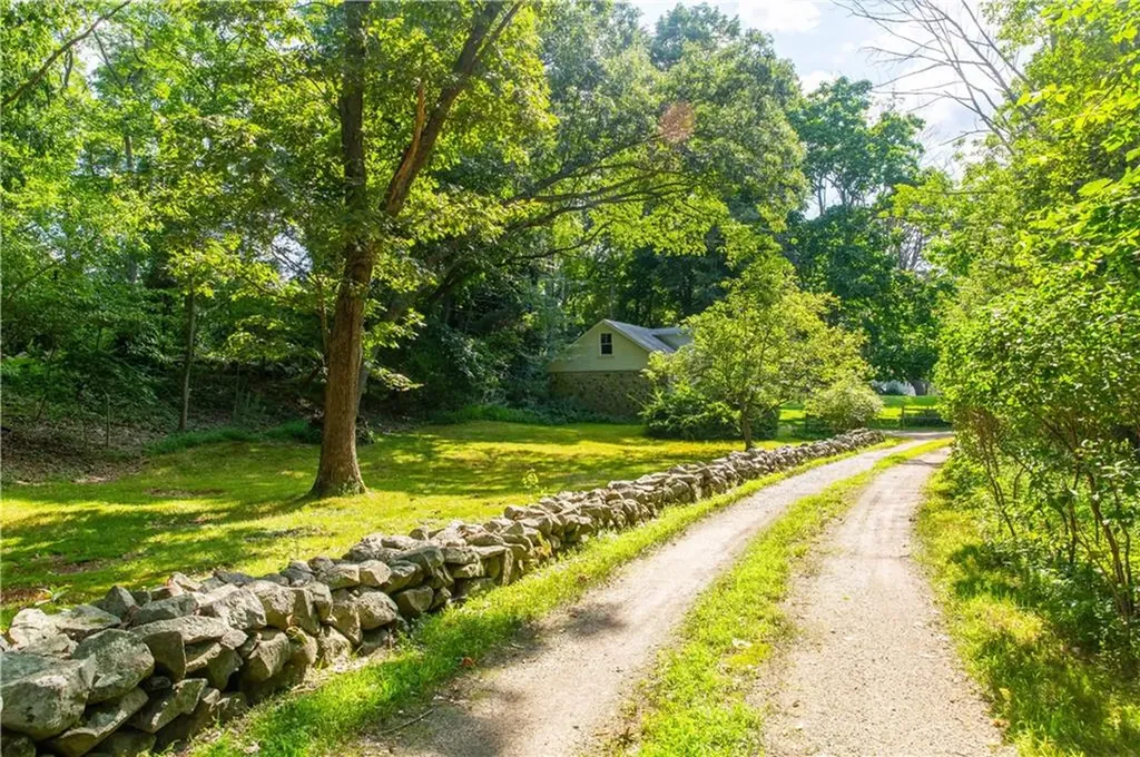261 Hardig Road Warwick RI 02886